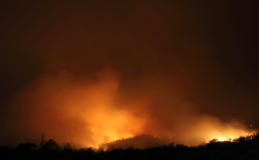 Destructivos incendios forestales de California descritos como ‘Mar de fuego’