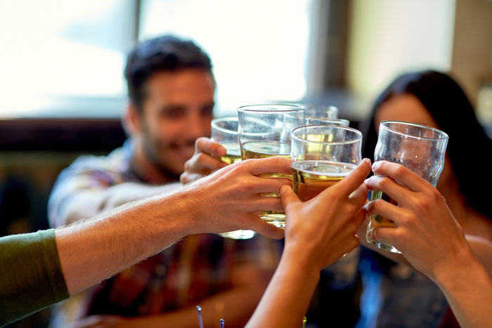Nueva Jersey refuerza las penas por consumo de alcohol entre menores de edad.