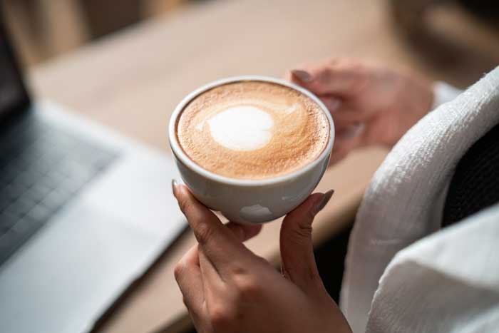 Una taza de café por la mañana es beneficiosa para la salud cardiovascular